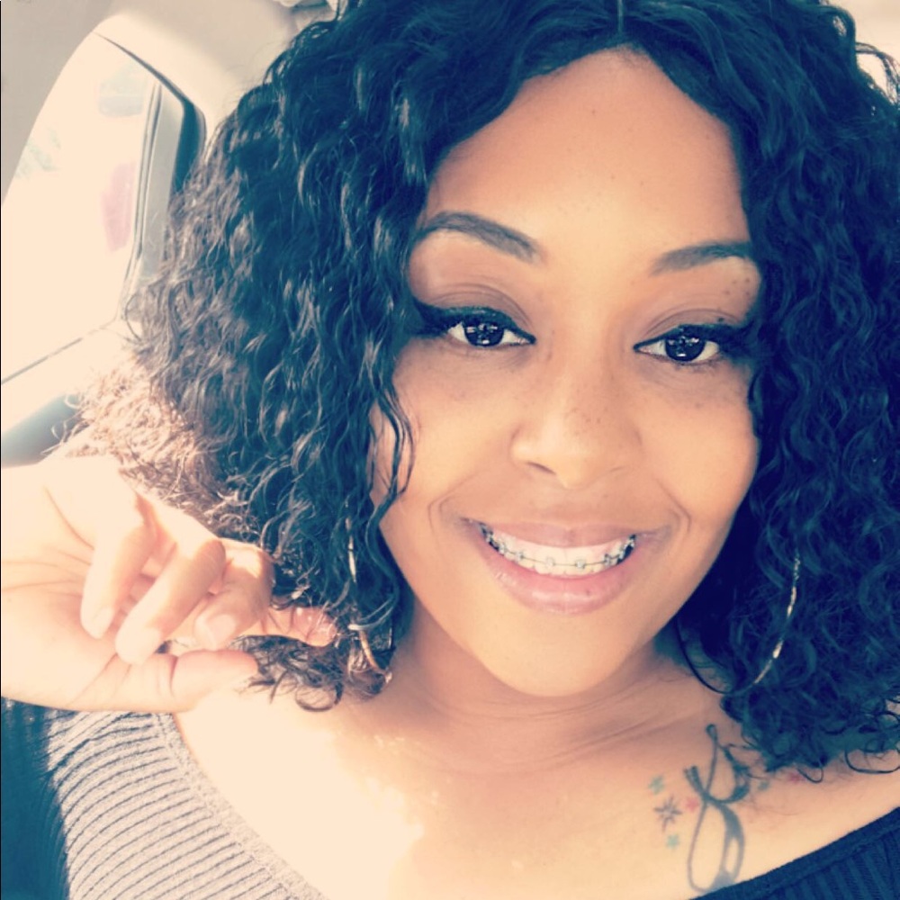 Meet your Posher, Latoya